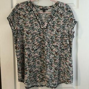 41 Hawthorn flowered blouse size XL